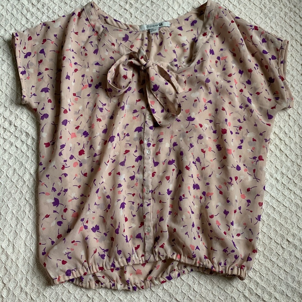 Forever 21 Floral Faux-Button Up Top Size M